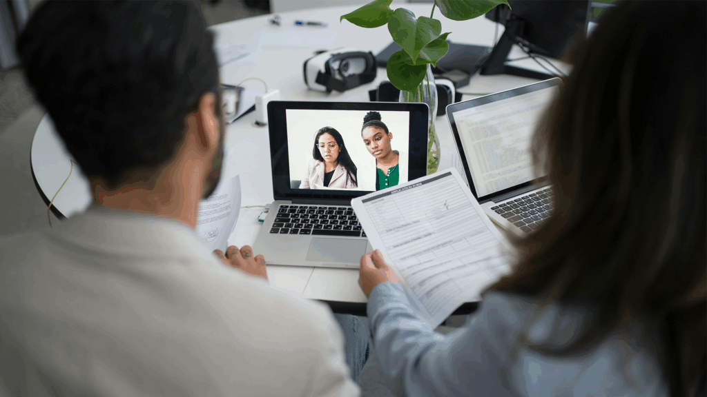 Rekruterzy sprawdzają aplikacje cudzoziemców